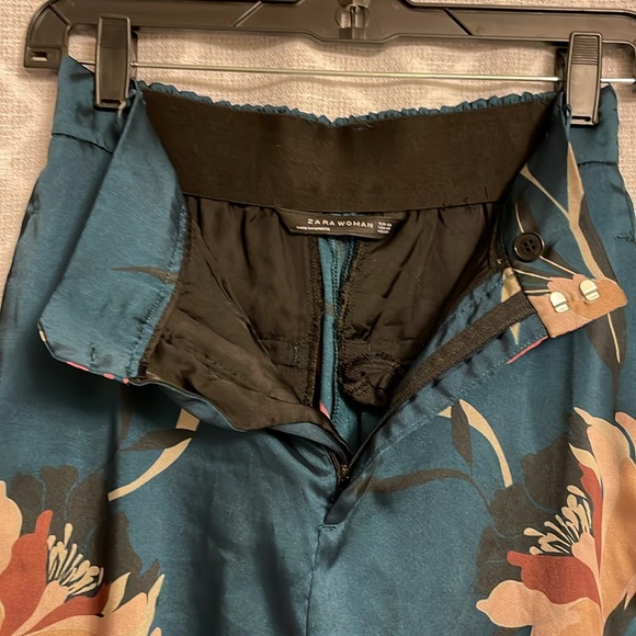 Zara Satin Effect Floral Robe and trousers set - Picture 9 of 10